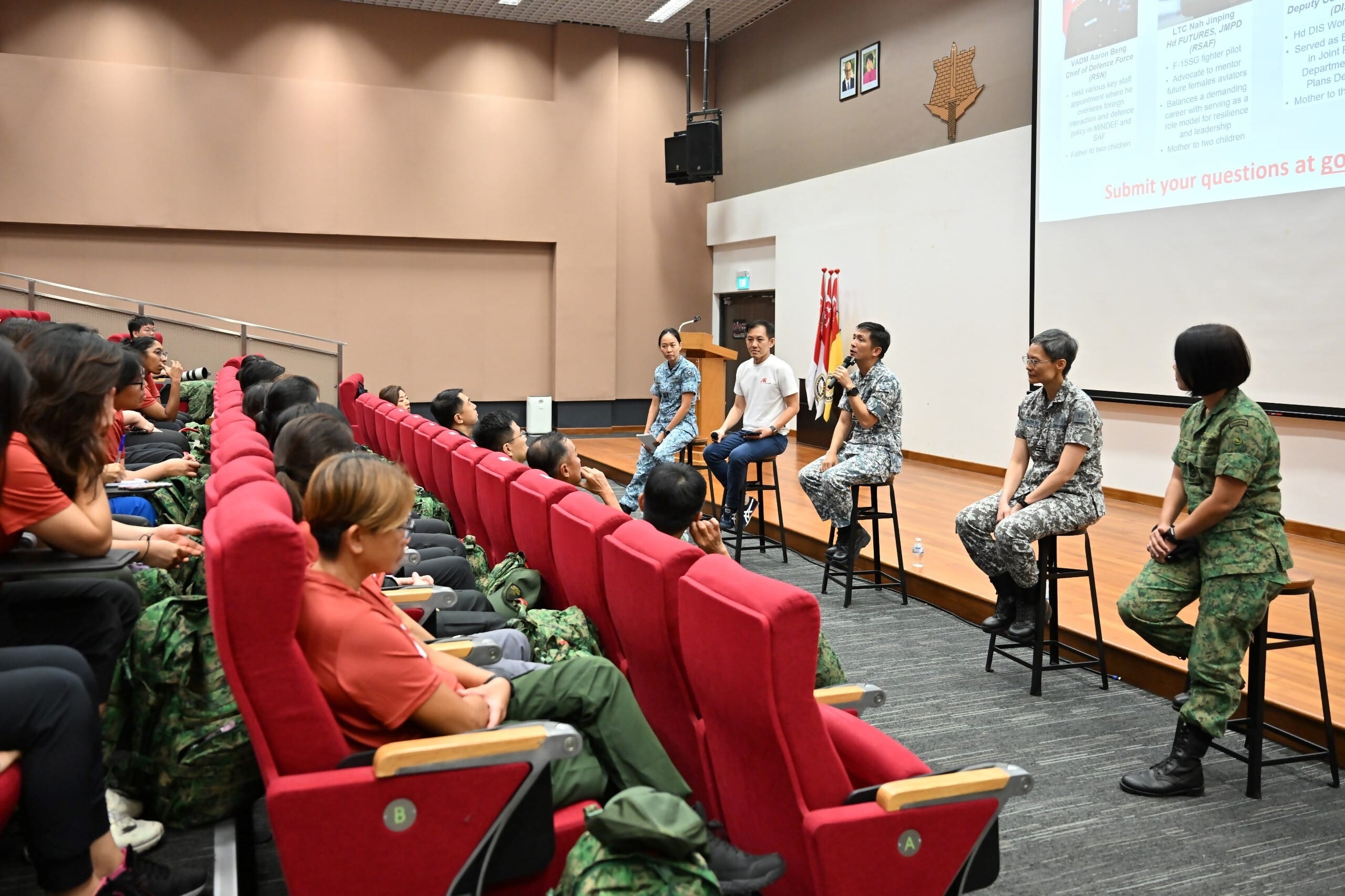 Chief of Defence Force Vice Admiral (VADM) Aaron Beng (centre) engaging the WBC25 participants.